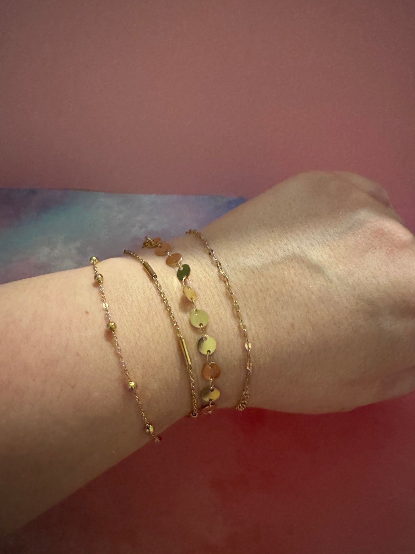 SET AUS 4 DÜNNEN ARMBÄNDERN – VERGOLDET